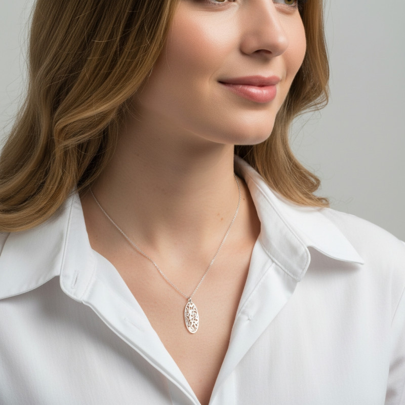 Collier Argent Rhodié Ovale Ajouré porté