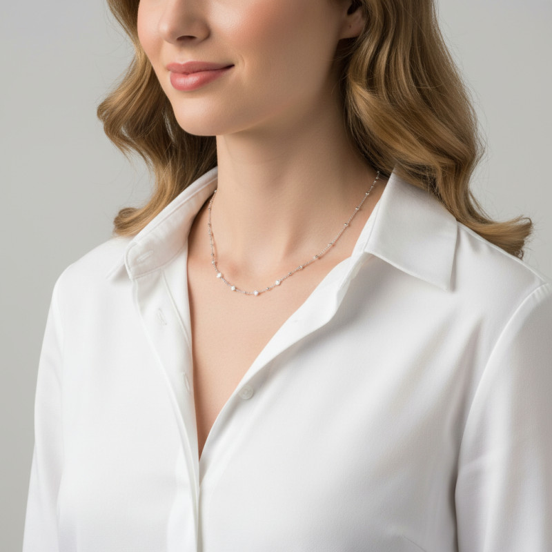 Collier Argent Rhodié Oxydes de zirconium porté