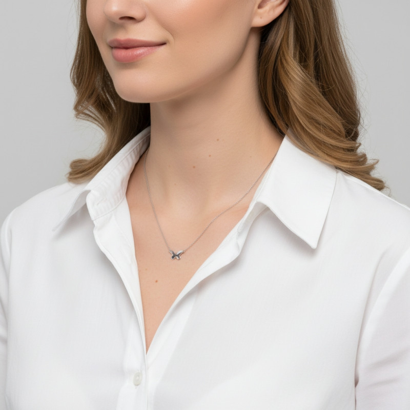 Collier argent rhodié papillon porté