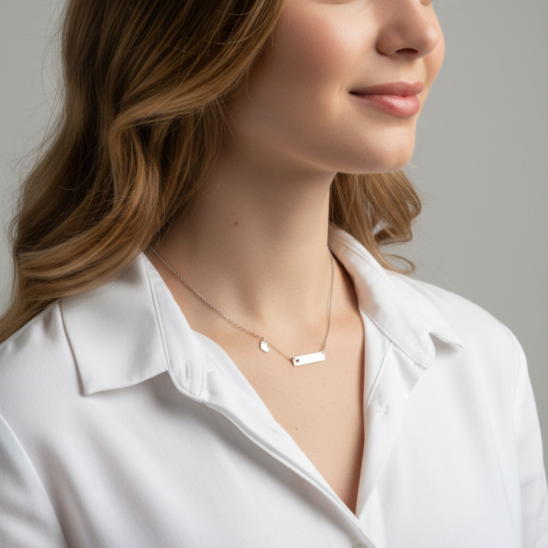 Collier Argent Rhodié Plaque a Graver et Coeur porté