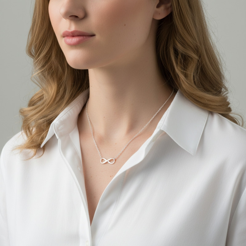 Collier Argent Signe Infini porté