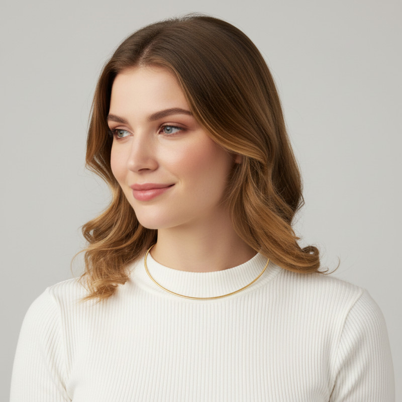 Collier Cable Or 375 oméga reversible Or Blanc / Or Jaune 2.6mm - 50cm porté