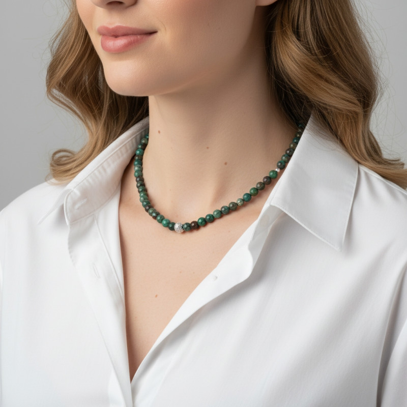 Collier Chrysocolle 6mm et Argent porté