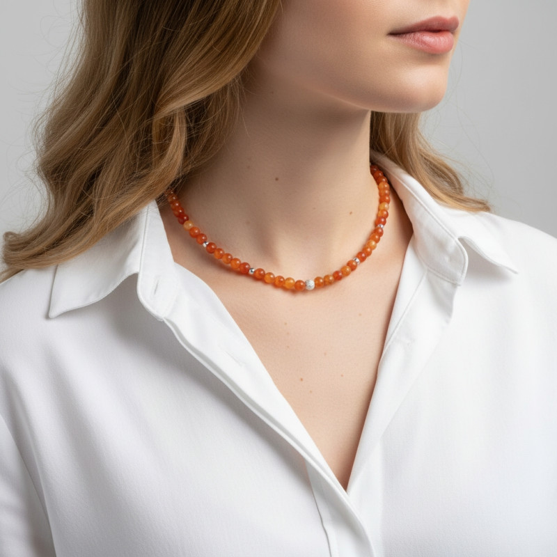 Collier Cornaline 6mm et Argent porté