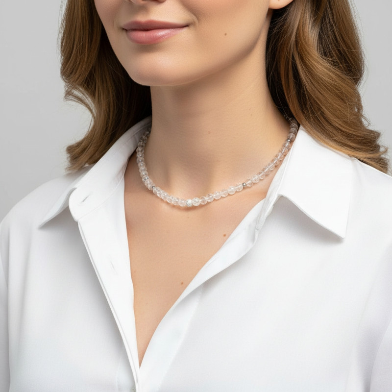 Collier Cristal de roche 6mm et Argent porté