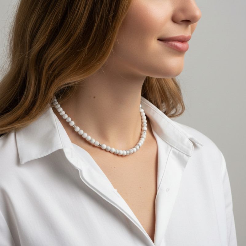 Collier Howlite 6mm et Argent porté