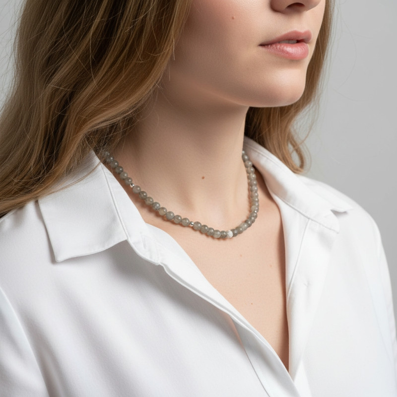 Collier Labradorite 6mm et Argent porté