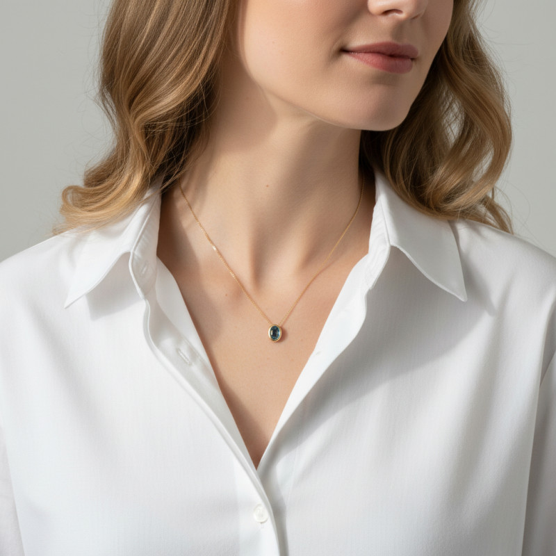 Collier Or Jaune 750 Saphir porté