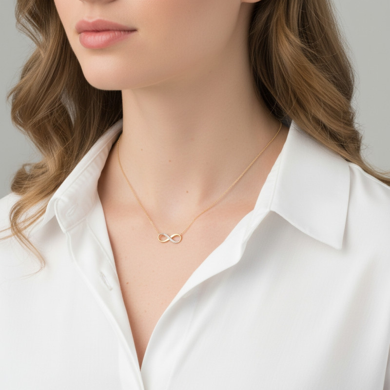 Collier Pendentif Signe Infini Or Jaune Diamant porté