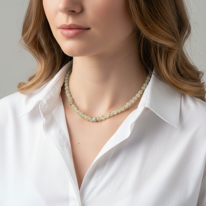 Collier Préhnite 6mm et Argent porté