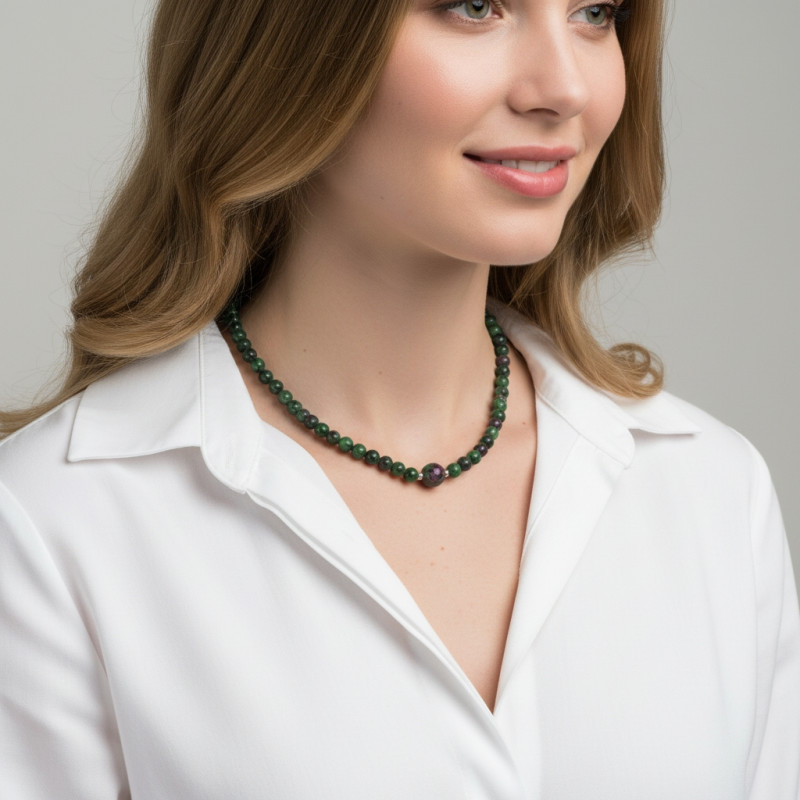 Collier Rubis et Zoisite 6-10mm et Argent porté