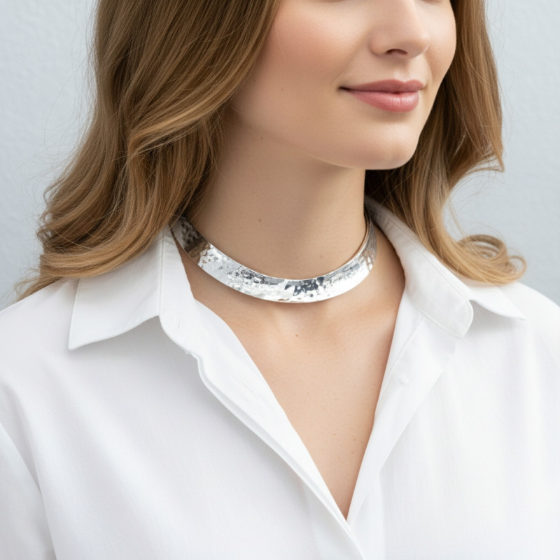 Collier Torque en argent martelé 15mm porté