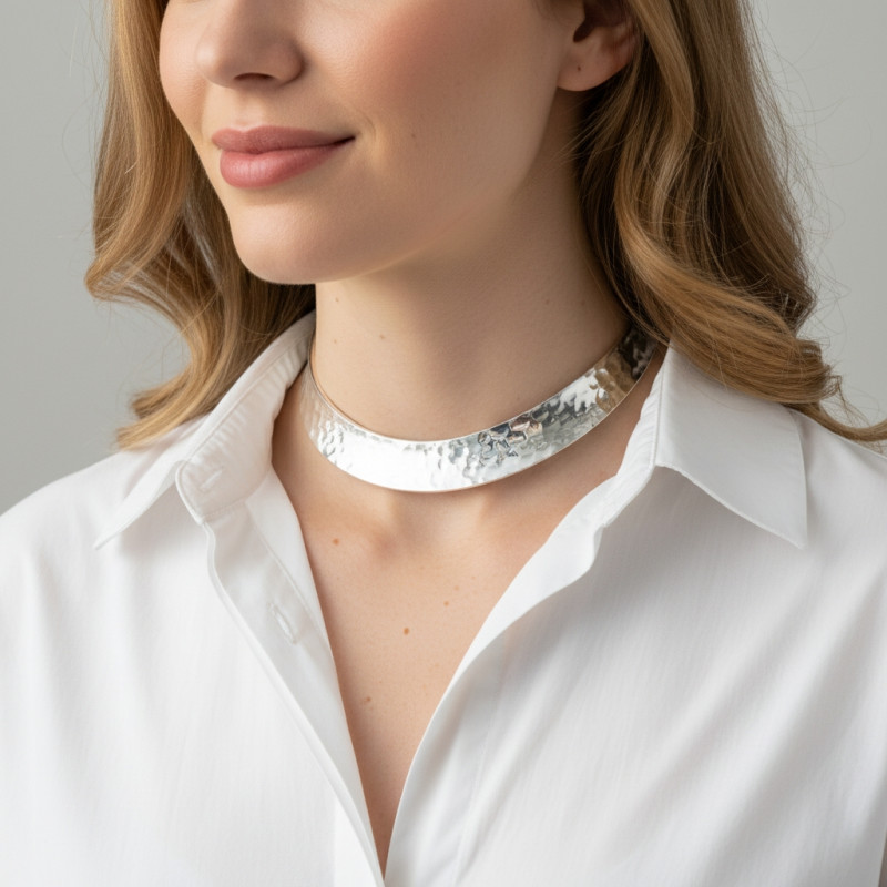 Collier Torque en argent martelé 20mm porté