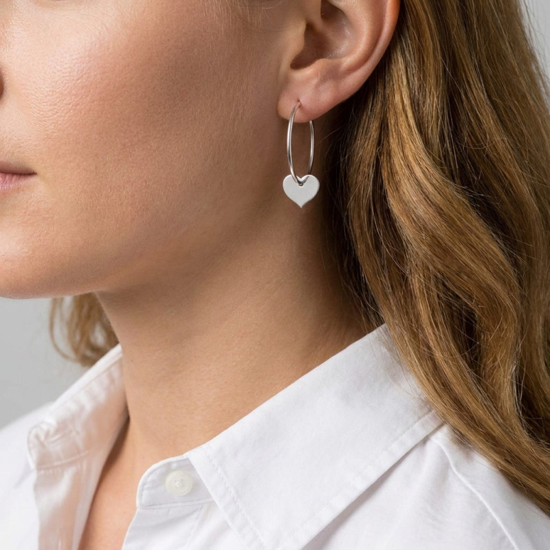 Créoles argent rhodié ronde avec coeur pendant porté