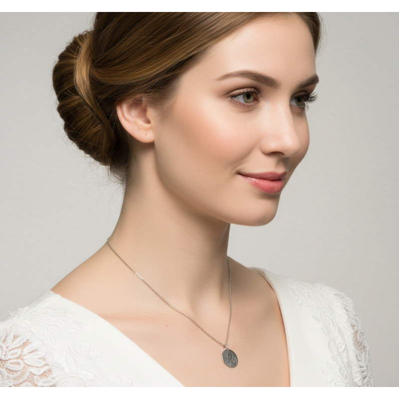 Médaille Ange et étoile en Or Blanc 375 porté