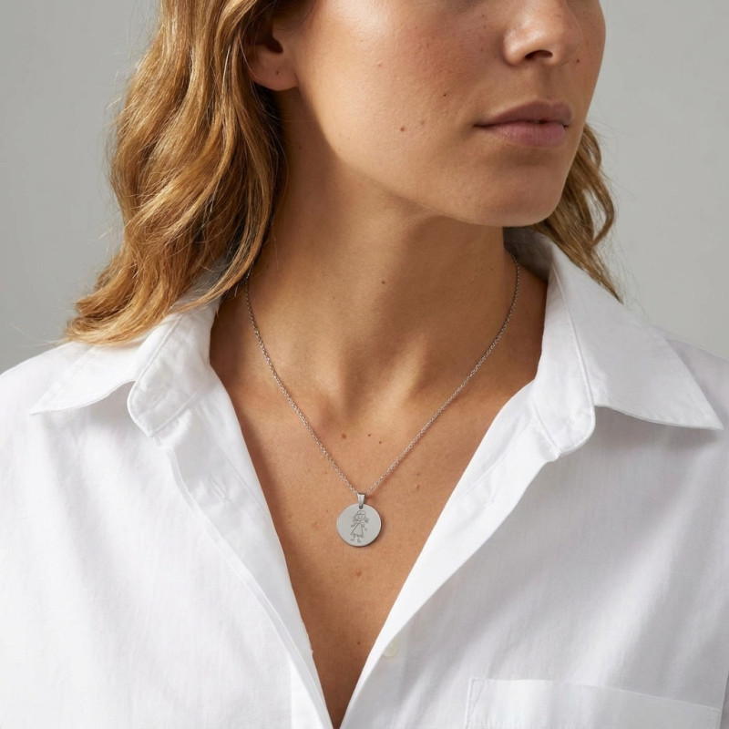 Médaille argent rhodié petite fille porté