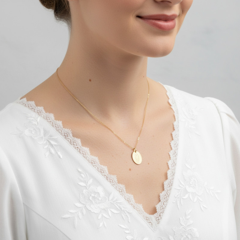 Médaille Vierge Or Jaune 375 porté