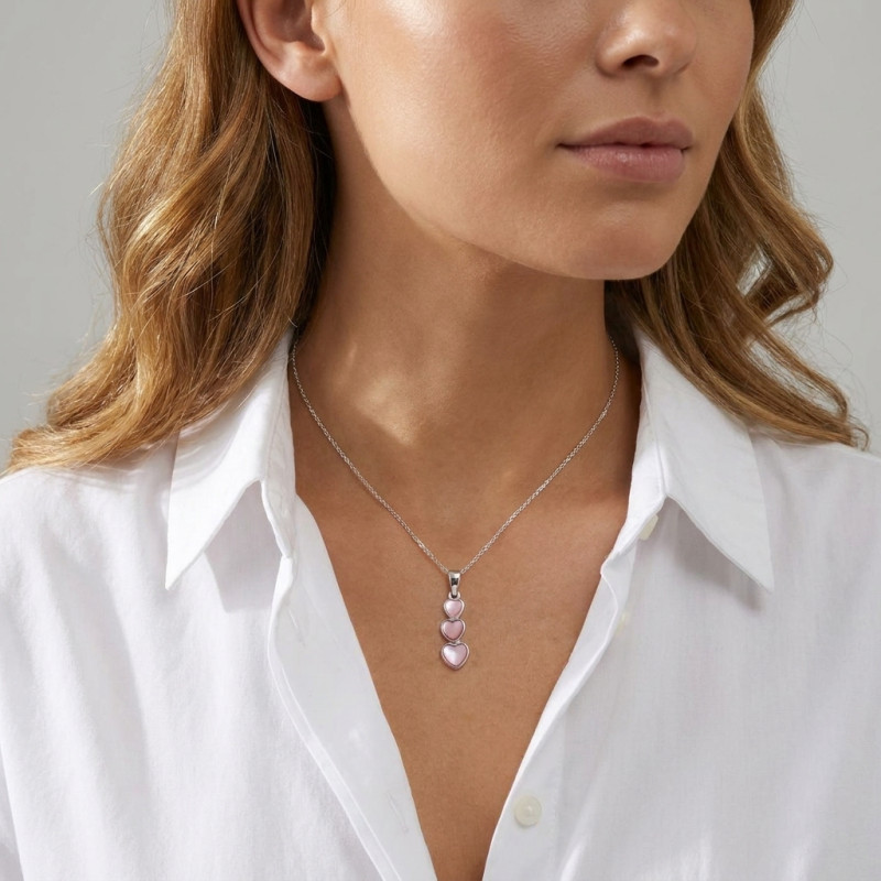 Pendentif Argent 3 Coeurs Nacre Rose porté