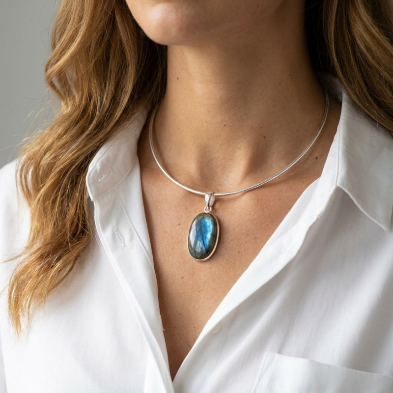 Pendentif Argent 925 Labradorite Ovale 18x29mm porté