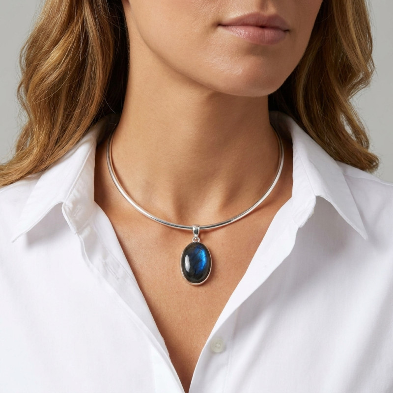 Pendentif Argent 925 Labradorite Ovale 20x28mm porté