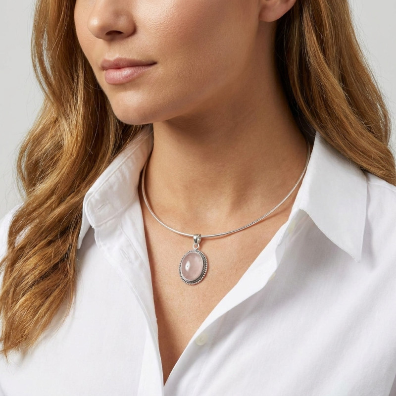 Pendentif Argent 925 Quartz Rose Cabochon Ovale 20x15mm porté