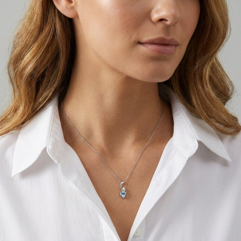 Pendentif Argent 925 Rhodié Topaze bleue traitée Coeur et Oxyde porté