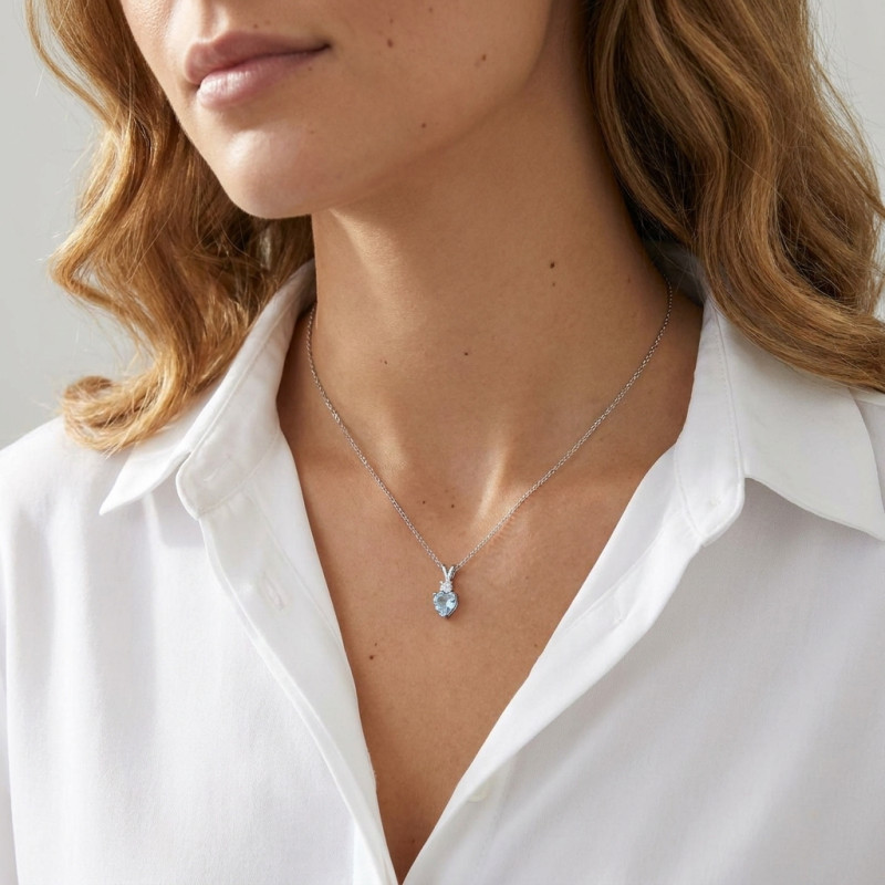 Pendentif Argent 925 Rhodié Topaze bleue traitée Coeur et Oxyde porté