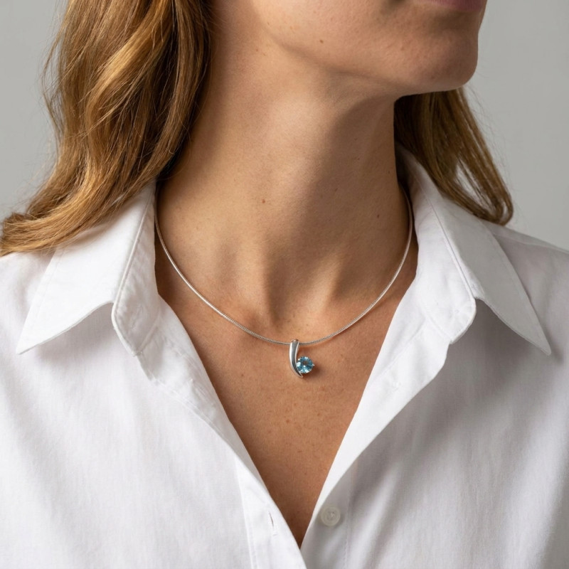 Pendentif Argent 925 Topaze Bleue Traitée 7mm porté