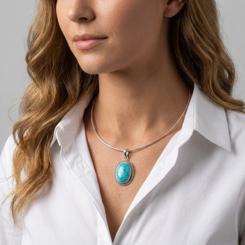 Pendentif Argent 925 Turquoise Reconstituée Cabochon Ovale 20x15mm porté
