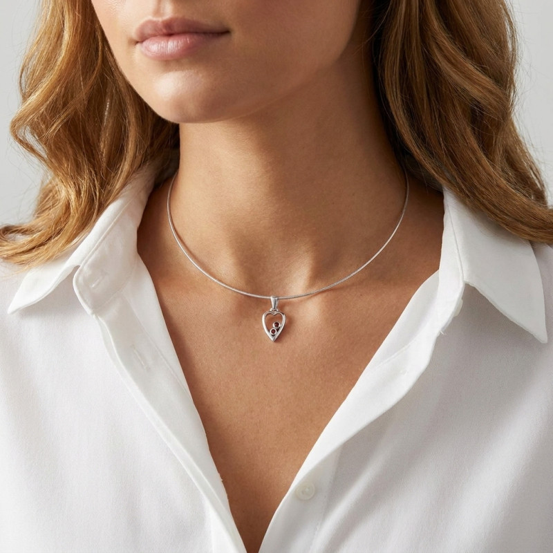 Pendentif Argent Coeur Grenat 1.5 et 2mm porté