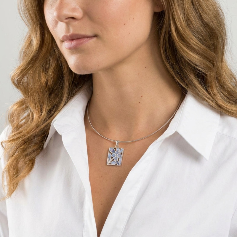 Pendentif Argent Fleur Nacre porté