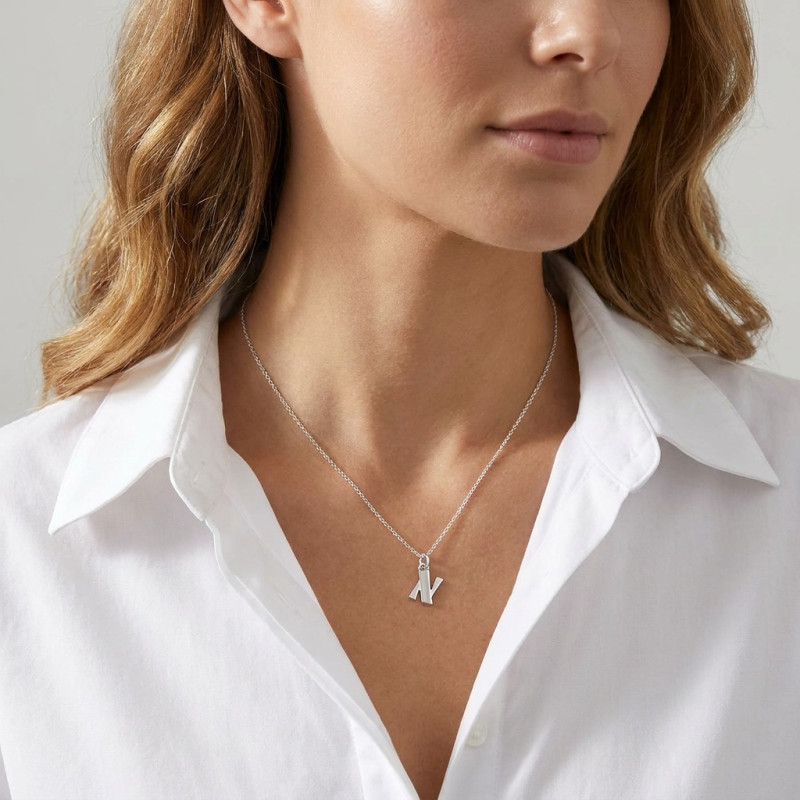 Pendentif Argent  Lettre N - Initiale N porté