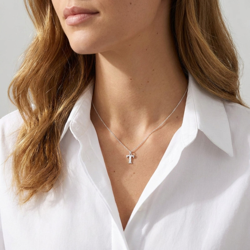 Pendentif Argent  Lettre T - Initiale T porté