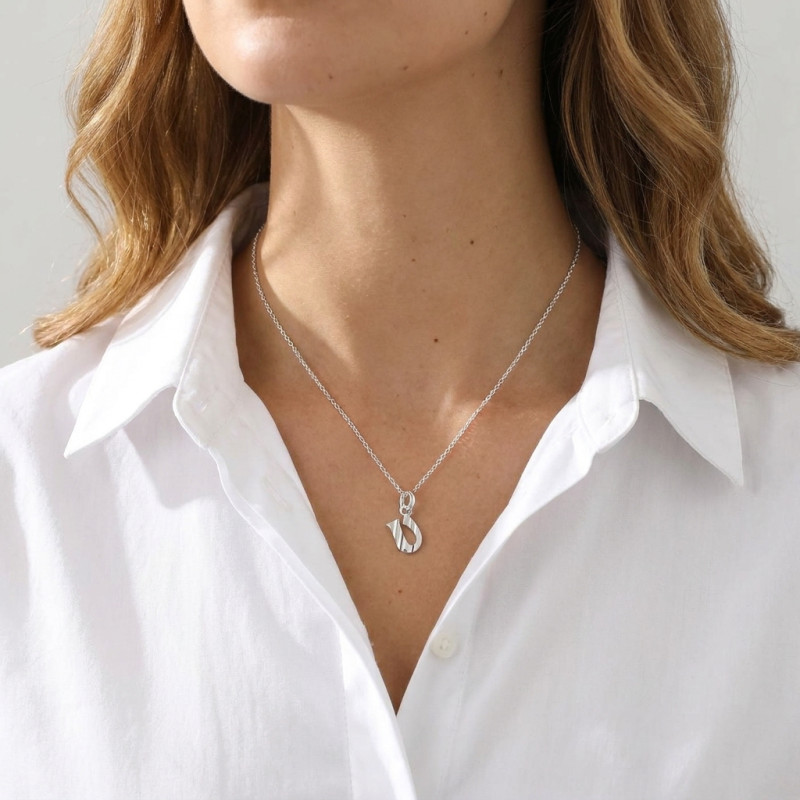 Pendentif Argent  Lettre U  - Initiale U porté