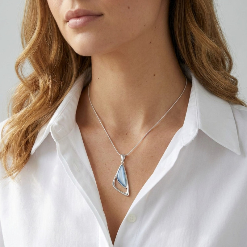 Pendentif Argent Nacre Bleue porté