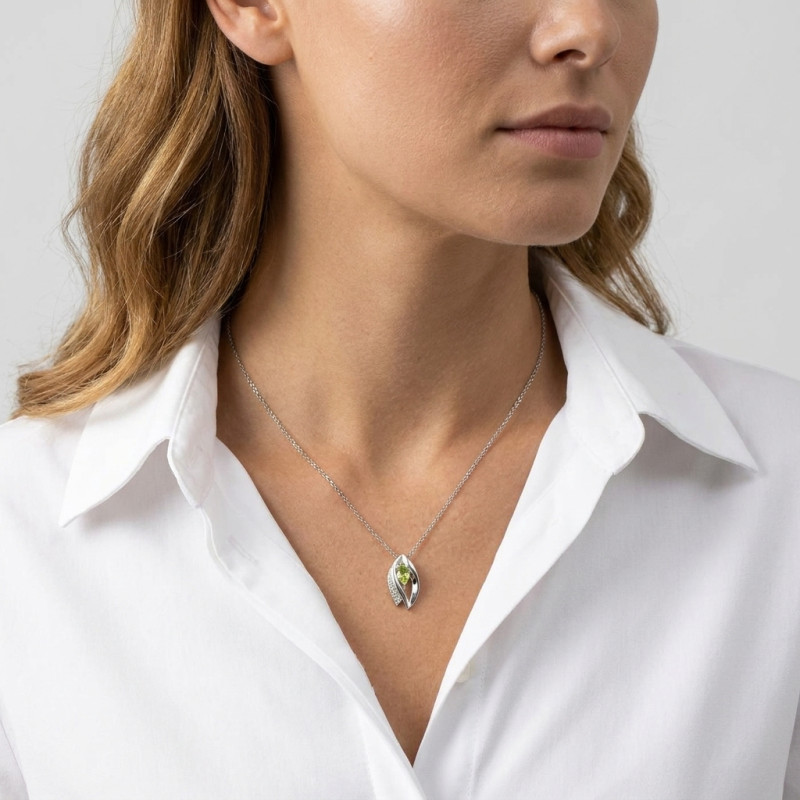 Pendentif Argent Péridot Navette porté