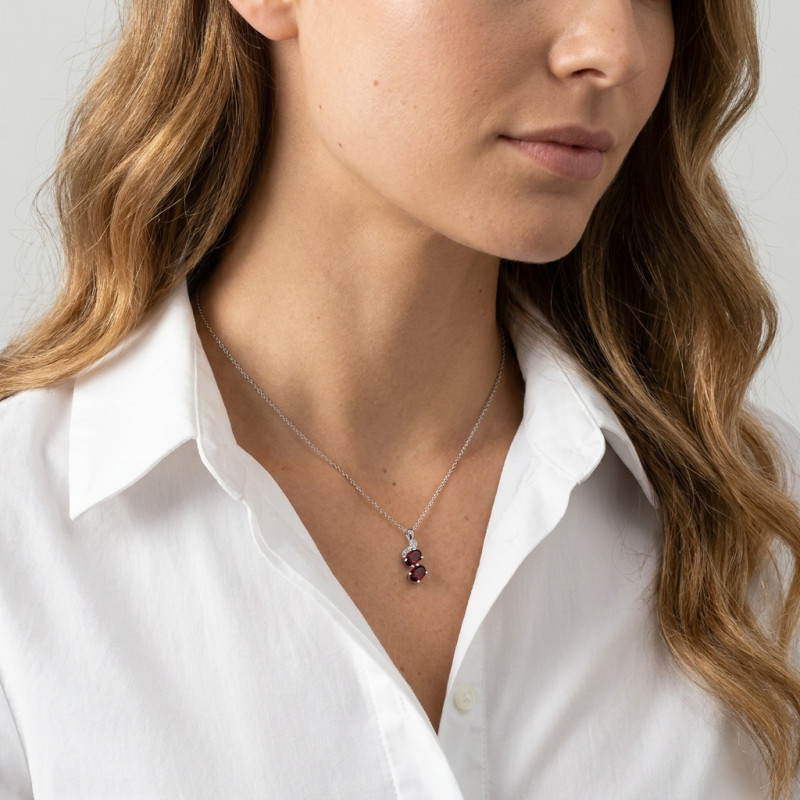 Pendentif Argent Rhodié 2 Grenats Ovales  porté