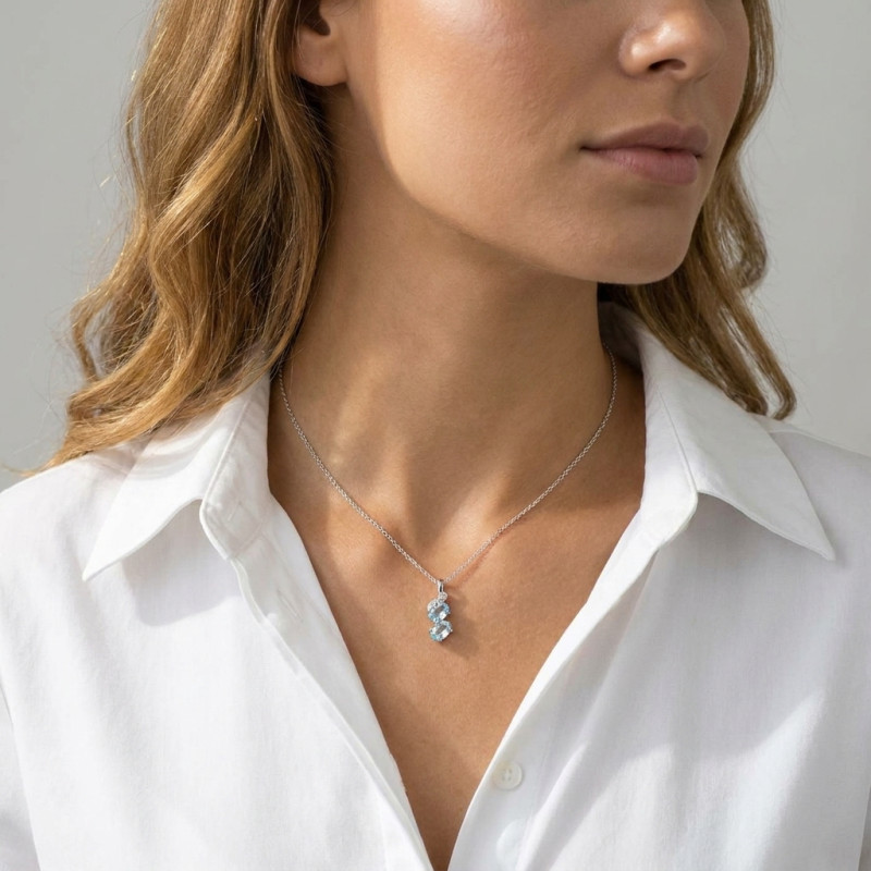 Pendentif Argent Rhodié 2 Topazes Bleues Traitées Ovales  porté