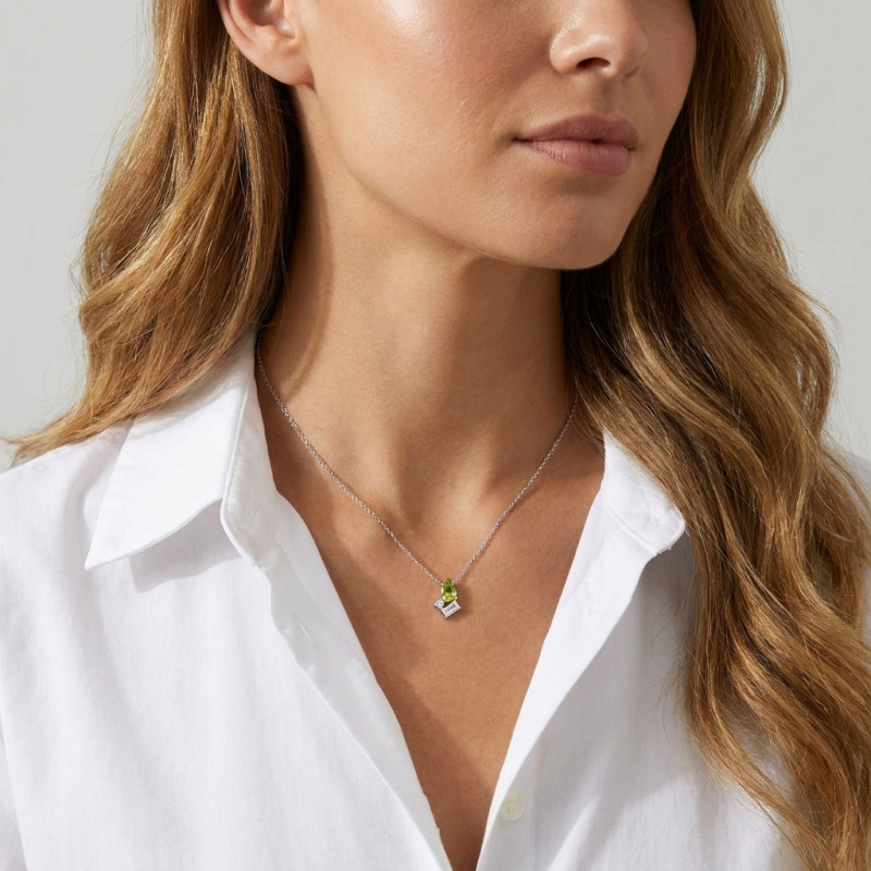 Pendentif Argent Rhodié Péridot et Oxydes de zirconium porté
