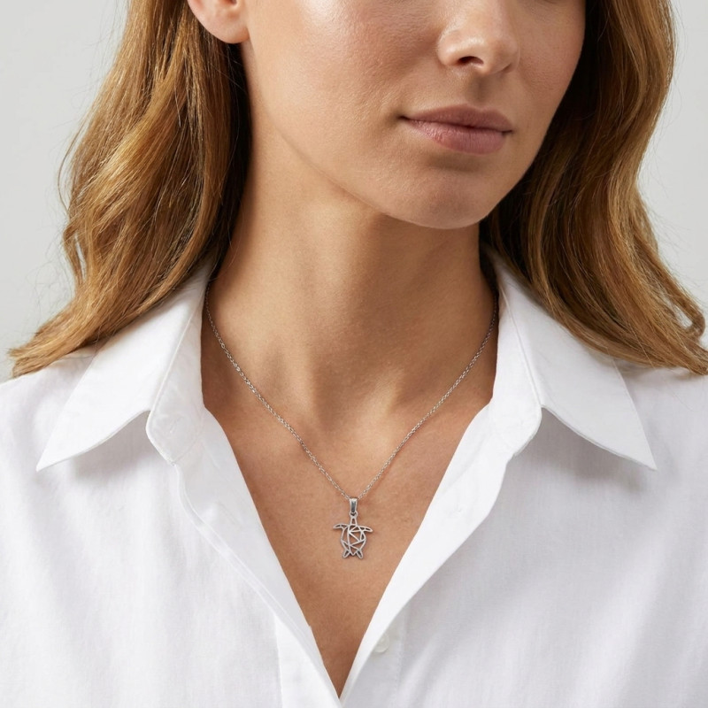 Pendentif argent rhodié tortue en origami porté