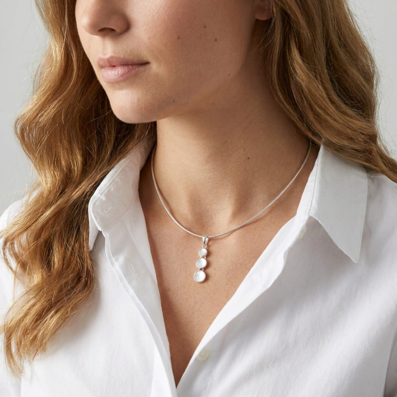 Pendentif Argent  Ronds Nacre blanche porté