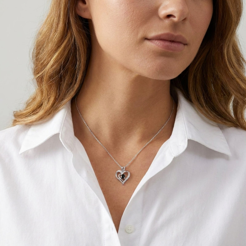 Pendentif Coeur Argent Oxyde de Zirconium Noir et Blanc porté