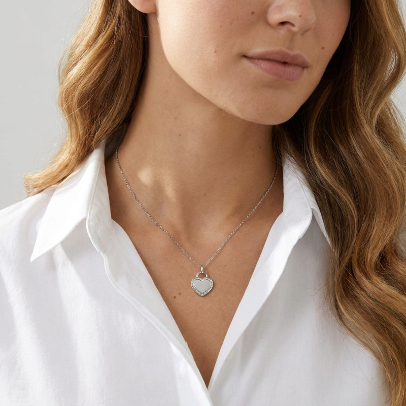 Pendentif Coeur Or Blanc 375 porté