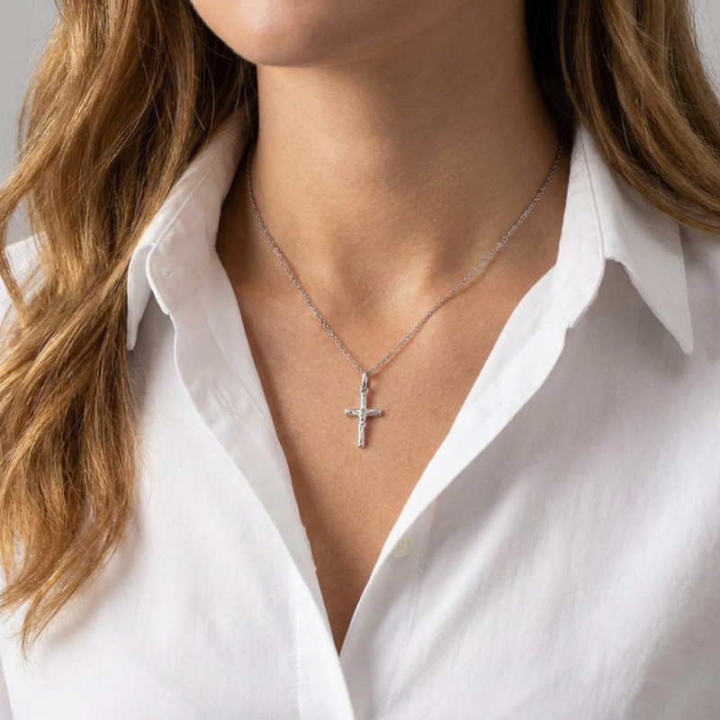 Pendentif Croix avec le Christ Argent Rhodié 25x11mm porté