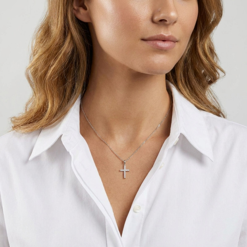 Pendentif Croix Or Blanc Diamant porté