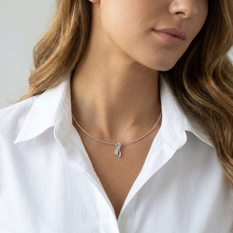 Pendentif en Argent 925 rhodié et oxyde de zirconium porté