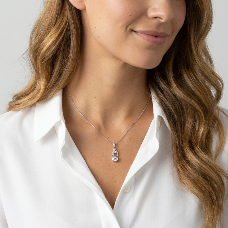 Pendentif en Argent 925 rhodié et oxyde de zirconium porté