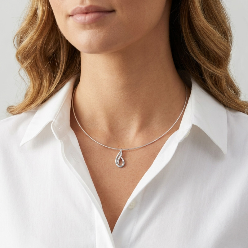 Pendentif en Argent 925 rhodié et oxyde de zirconium porté