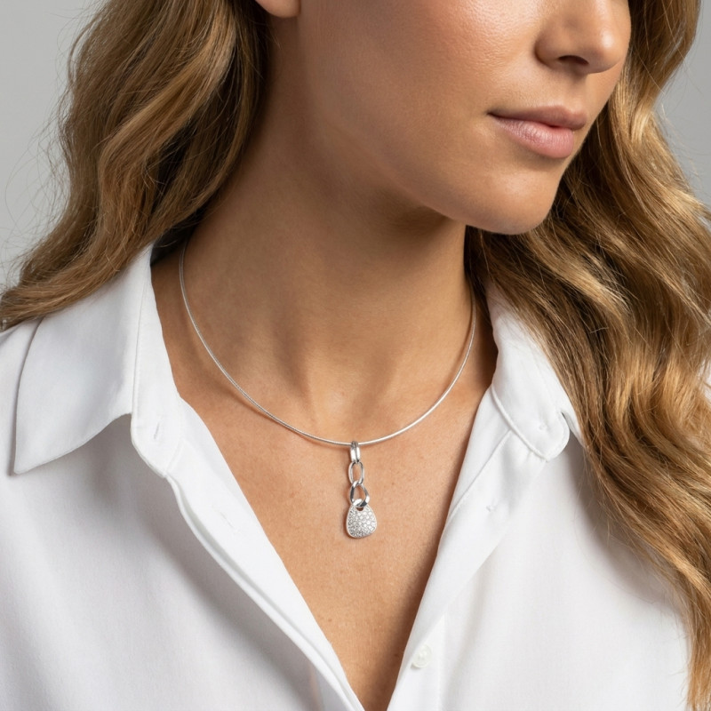 Pendentif en Argent 925 rhodié et oxyde de zirconium porté