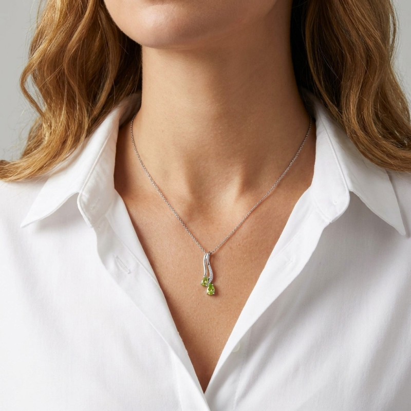 Pendentif en Argent 925 Rhodié Péridot Poire et Oxyde porté